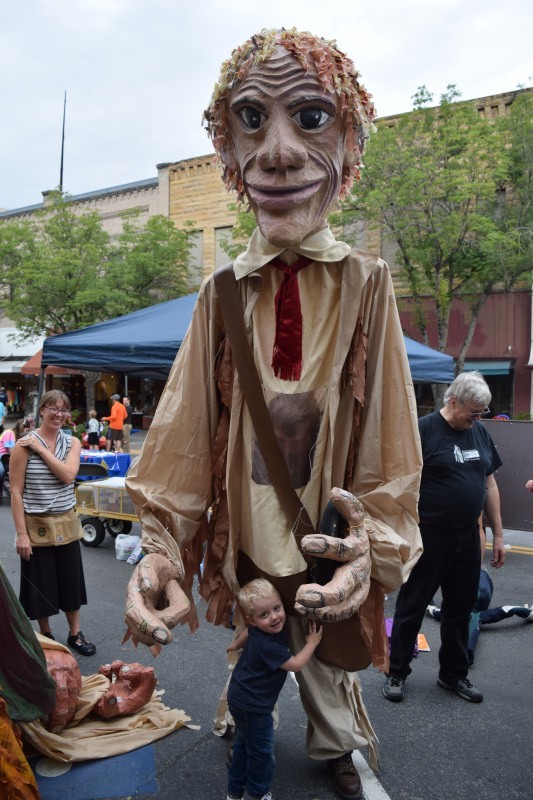 Making weird stuff: Making a giant puppet / costume for a pantomime giant